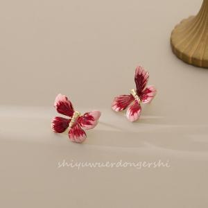 Elegant Butterfly Ear Cuff Non-Pierced Red Gradient Color Womens Fashion Jewelry Clip-On Earrings without Ear Hole Design