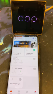 Công tắc thông minh VUÔNG WIFI TUYA viền nhôm vàng sang trọng điều khiển hẹn giờ từ xa