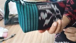 Souvenir Dompet Pouch Tenun Lombok
