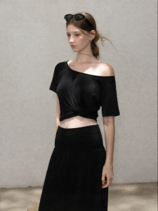 Cantonstory | Black Off-Shoulder Slim Fit T-Shirt