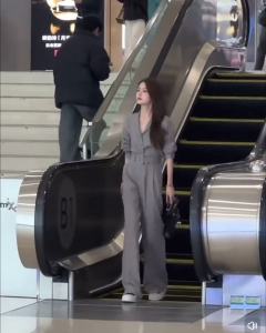 เสื้อเชิ้ตแขนยาว คอพับได้ แขนยาว กระดุมหน้า ปลายแขนติดกระดุม + กางเกงขากระบอก เซ็ต 3 ชิ้น ผ้าทวีต ชุดทำงาน แฟชั่นเกาหลี #10136