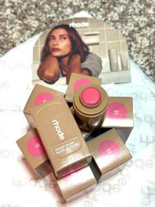 ของใหม่เข้าแล้ว พร้อมส่ง 🩷 Rhode Pocket Blush ❗️❗️