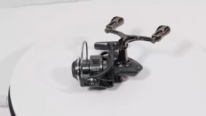 GXU รอกสปินนิ่ง2แขน รอกตกปลาซีรีส์ 2500-3000 รอกสปินนิ่งสูงสุด8กก. ลาก 5.2:1พร้อมก้านจับแบบตื้นสำหรับน้ำจืดน้ำเค็มปลาคาร์พ Fishing Reel