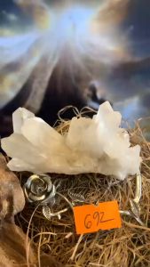 Bụi đá Thạch Anh Lemurian tinh thể pha lê tự nhiên thiên nhiên năng lượng vũ trụ rất cao 692