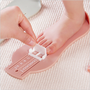 Thickened Cotton Slippers for Girls Children Indoor Winter Shoes Cute Cartoon Design Parent-Child Cotton Shoes Soft Velvet Material