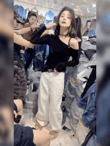 Áo Thun Nhung Tay Dài Hở Vai Thời Trang Nữ Phong Cách Pháp Màu Đen Nhung Thường Ngày Mùa Hè Dài Vừa Phải