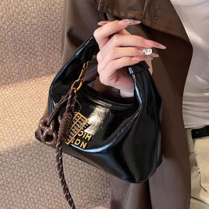 กระเป๋าสะพายข้างหนังสัมผัสหรูหราสำหรับผู้หญิง FMKDA กระเป๋าสะพายข้างแบบสะพายข้างขนาดเล็กสำหรับฤดูใบไม้ร่วงและฤดูหนาว