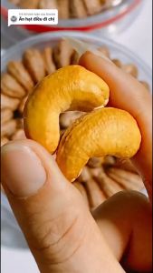 Hạt điều rang muối a cồ xuất khẩu cao cấp xếp hộp -500gr (~380 hạt/kg  Giòn ngon) tốt cho người ăn kiêng từ Yotafood