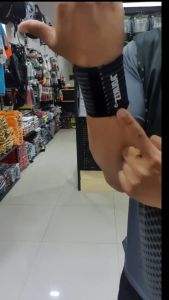 Promo Pelindung Pergelangan Tangan Wrist Support Fitness Olahraga - 1526 - Black