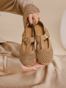YOTO Vintage Hollow‑Out Mary Jane Flat Shoes Women Single Buckle Breathable Casual Daily Sandals