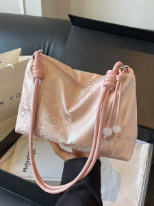 Trendy Large Capacity Crossbody Shoulder Bag Womens New Chinese Style Commuter Bag Durable Nylon Material Zipper Closure