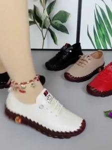 《229》[6867 Mọi Người Khen Ngợi ] Giày bệt da mềm chính hãng 2025 Giày da nữ mùa xuân và mùa thu mới thoải mái cho phụ nữ trung niên siêu chống trượt già