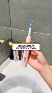 Bàn Chải Xoay Em Bé Umur 2002A Pro với 5 Chế Độ Làm Sạch Tặng 4 Đầu Chải Sạc Type C cho bé từ 3 đến 12 tuổi