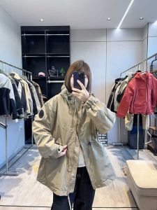 แจ็คเก็ตกันลมสไตล์อเมริกันสำหรับผู้หญิงฤดูใบไม้ร่วงปี 2024 แจ็คเก็ตกันลมสไตล์สตรีทแบบลำลอง ทรงเข้ารูป แขนยาว ปกติ