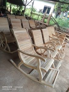 Kursi goyang/santai kayu jati