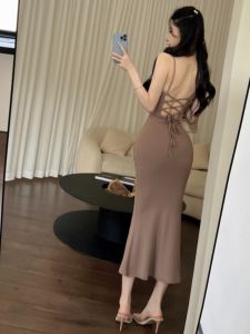 Váy Liền Đuôi Cá Hai Dây Thuần Dục Chiết Eo Cay Ngọt Ngào Cảm Giác Cao Cấp Quý Bà Cổ Điển Có Đệm Ngực Cảm Giác Thiết Kế Hở Lưng Gợi Cảm