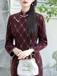 ชุดกี่เพ้าสีแดงสุดหรูหรา สไตล์ใหม่ สไตล์สีแดงสุดหรูหรา ชุดกี่เพ้ายาวสง่างามสไตล์ย้อนยุคจากอู่ฮั่น