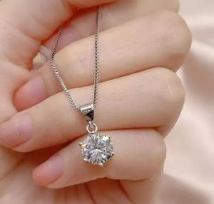 KALUNG ITALI TITANIUM SILVER FREE LIONTIN MATA SATU PERMATA PUTIH ANTI KARAT