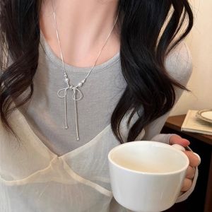 Stunning Butterfly Knot Pearl Sash Necklace Womens Style Sweater Chain High-End Feel Snake Bone Chain Accessory Fashion Jewelry