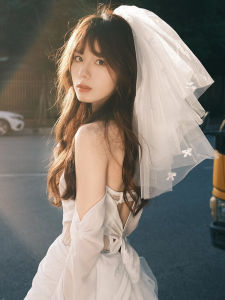 Short French Style Wedding Veil: A Bridal Headpiece for Women's Elegant Design