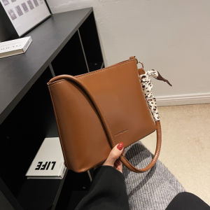 Niche Quality Womens Bag 2022 Autumn Winter New Fashion Hong Kong Style Retro Atmosphere Single Shoulder Underarm Bucket Bag