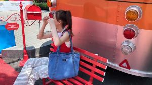 กระเป๋ายีนส์แฟชั่นเกาหลี สะพายไหล่และถือ 1 ช่อง ปากซิป มีช่องด้านใน 2 สี รหัส J-015