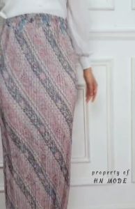 Naily Kebaya: Rok Plisket Batik Jumbo Motif Floral Terbaru