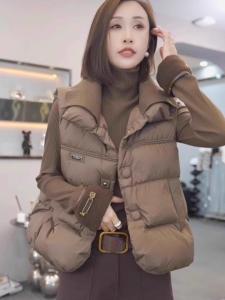 Womens down Vest 2025 Autumn Winter New Style Thickened Knitted Double Collar Padded Jacket Versatile Vest Top Button Detail