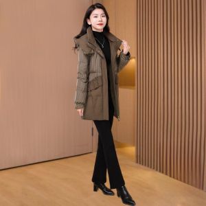 MAIMEI | แจ็คเก็ตขนเป็ดทรงยาวปานกลางสำหรับผู้หญิง แบรนด์ไฮเอนด์ แฟชั่นฤดูใบไม้ร่วง/ฤดูหนาว แจ็คเก็ตขนเป็ดสีพื้น ซิป แขนยาว ปกอื่นๆ