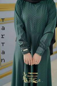 Gamis hermosa bahan wolfis motif tartan warna hijau botol-Gamis syari premium busui friendly umbrella