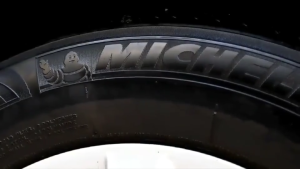 BEST SELLER TIRE FOAM BRIGHT CLEANER 650ML | Black Tire Wax Lotion High Gloss Spray Cleaner Moisturizing Tire Polish | Restore Black Tire Color | Powerful Spray Formula For Car Wheels Fast Action Auto Detailing Polishing Agent