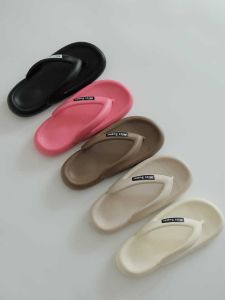 รองเท้าแตะสวมพื้นหนา EVA สำหรับกลางแจ้งในช่วงฤดูร้อน พื้นรองเท้าแบบสวมที่ทนทานต่อการสึกหรอ ส้นเตี้ย พื้นรองเท้าแบบสวม EVA รองเท้าแตะชายหาด