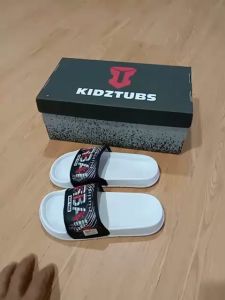 Sandal Anak Laki-Laki Karet Slipper Slide Selop Slipon Jepit Karakter Warna Hitam Usia 6-10 Tahun - KIDZTUBS1706100224