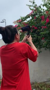 Chân đế máy ảnh gấp gọn có thể dùng làm tay cầm quay vlog tiện lợi