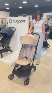e đẩy em bé Bugaboo Butterfly 2 gấp gọn 1 tay để cabin máy bay bảo hành tới 4 năm