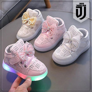 Sepatu Boots PITA Mutiara Lampu LED Anak usia 1 2 3 4 5 6 tahun / Sepatu Boots Tali Perekat Pita Anak Balita Cewek Motif Gliter / Sepatu MENYALA Anak Perempuan Fashion Trendy / Sepatu Boots Casual Wanita Sol Menyala / Sepatu Anak Running Variasi Pita Lucu