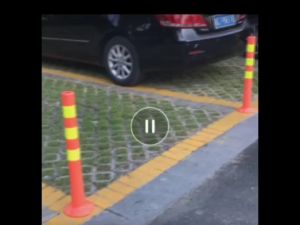 Traffic Delineator Posts Safety Cones，with Reflective Bands and Screws for Driveway Parking Barrier 75cm