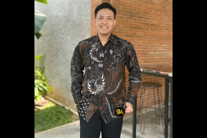 Batik Couple Pasangan Keluarga Ayah Ibu Anak Laki Suami Istri Sepasang Modern Mewah Lemah Teles