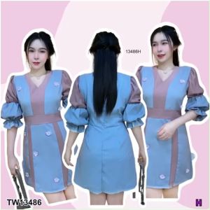 B13486 เดรสสั้น แขนพอง ทรงคอวี ตัดต่อผ้าทูโทน ติดดอกไม้ Short dress puff sleeves V-neck two-tone fabric trim with flowers