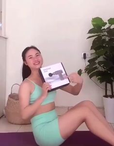 Máy massage cầm tay 4 đầu 6 chế độ - Súng massage trị nhức mỏi vai gáy đau giãn cơ bắp