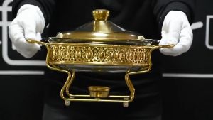 2.0L Luxury Gold/Silver Chafing Dish Buffet Food Warmer Display Restaurant Hotel Glass Soup Pot Casserole Display Chafing Dish Alcohol Stove Dry Hot Food Warmer