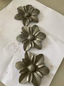 Motif bunga teratai berbahan plat 08mm untuk mempercantik pintu pagar rumah anda