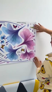 DECAL DÁN TƯỜNG HOA XANH TÍM VÀ CHÂN TƯỜNG HOA CỎ