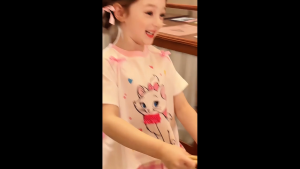 MC136 ชุดเซทลูกสาว2ชิ้น แมวมาลี เสื้อแต่งโบว์หลังใหญ่มาก+กระโปรงพลีท พร้อมส่ง ให้ลูกสาวของคุณดูน่ารักและมีสไตล์ สำหรับโอกาสต่างๆ