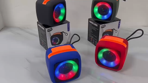 พร้อมส่งในกรุงเทพฯ*ลำโพงบลูทูธS12ขนาดเล็กสีสันสด LEDใส่การ์ด Mini ใสเสียงดี เบสแน่น เล็กรองรับ FM