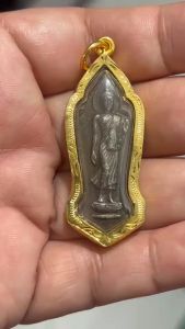 K845 จี้พระ พระ 25 พุทธศตวรรษ พระเนื้อชิน พุทธชยันตี พระ 25 ศตวรรษ เลี่ยม กรอบพระ ทองไมครอน ขนาด 2.0X5.0 ซม.พระเนื้อชิน พร้อมส่ง