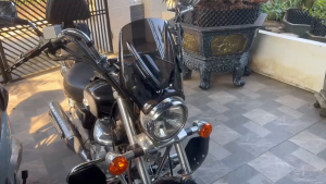Kính chắn gió Suzuki GZ150A mẫu pass rời gắn ghi đông