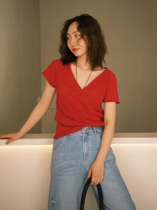 Áo Thun Tay Ngắn Cổ Chữ V Màu Đỏ Phong Cách Hàn Quốc Dành Cho Nữ Mùa Hè Thời Trang Giản Dị Thiết Kế Giảm Tuổi Tác