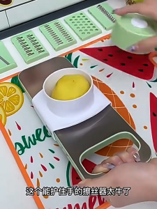 ชุดสไลด์ผักผลไม้ Uniq Life ใบมีดเปลี่ยนได้ 6 แบบ ด้ามจับแข็งแรง ฐานกันลื่น สีเขียว