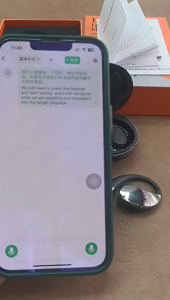 หูฟังแปลภาษาด้วย AI - รองรับการแปลภาษาแบบเรียลไทม์ 144 ภาษา - หูฟังบลูทูธไร้สาย เหมาะสำหรับการเดินทาง การประชุมทางธุรกิจ และการเรียน - สีดำ/ขาว